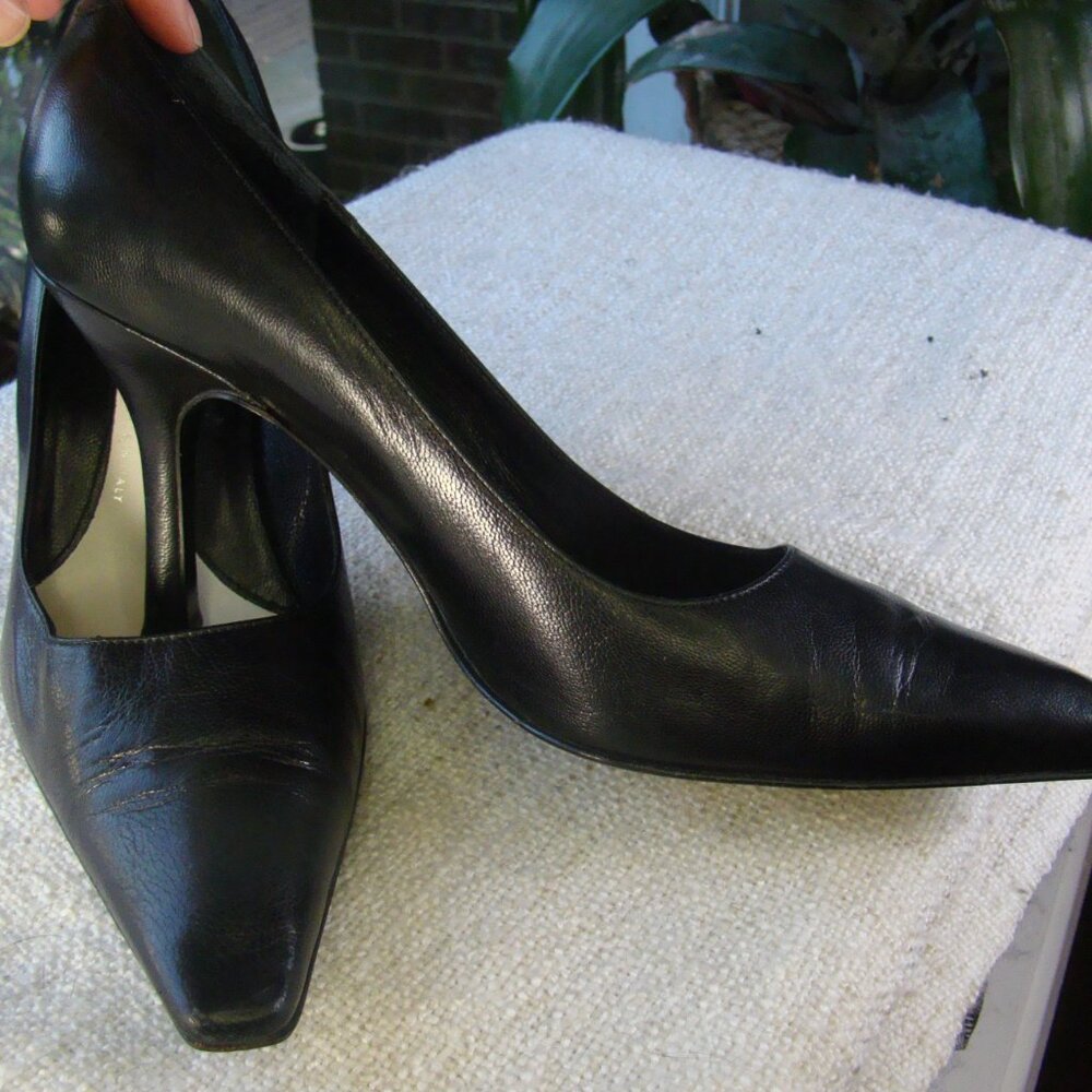 Via Spiga black buttery soft pointy toe heels pumps, S W 8 - Picture 2 of 9